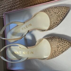 Anne Klein tan slip on kitten heels